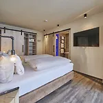 Hotel Thomsn &