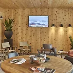Hotel Thomsn & 3*