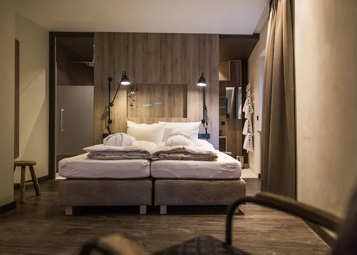 Hotel Thomsn & 3*