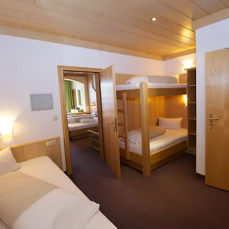 Hotel Thomsn & 3*