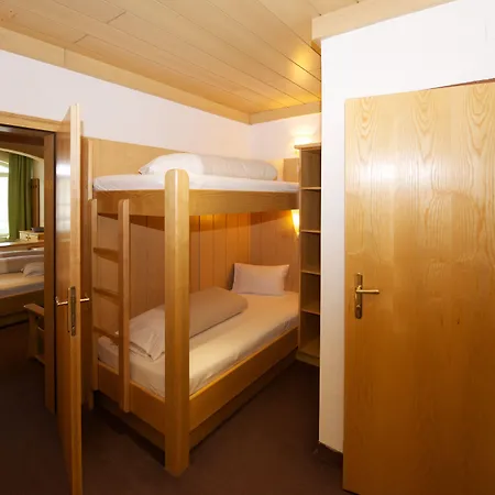 Hotel Thomsn & 3*