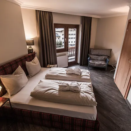 Thomsn & 3* Saalbach-Hinterglemm