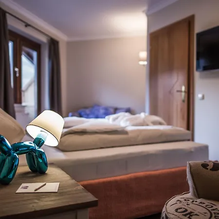 Thomsn & Hotel